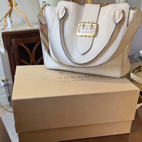 Burberry Cream Tote with Gold Buckle - Picture 8 of 8